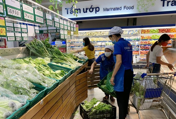  Siêu thị Co.opmart Quảng Bình bảo đảm đáp ứng đủ nhu cầu hàng hóa của người tiêu dùng. 