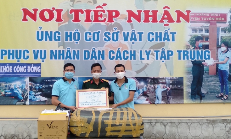 Trao tặng trang phục phòng, chống dịch cho Ban chỉ đạo phòng, chống dịch Covid-19 huyện Tuyên Hóa