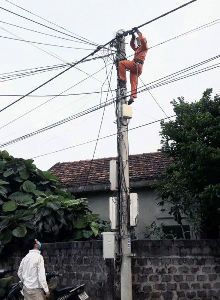 Xử lý tiếp xúc bảo đảm cấp điện ổn định cho khách hàng