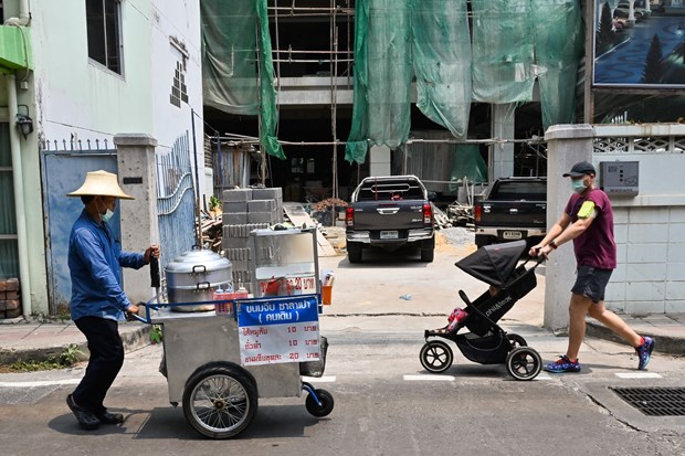 Lao động phi chính thức là những người có nhóm nguy cơ bị tác động tiêu cực. (Ảnh: AFP/TTXVN)