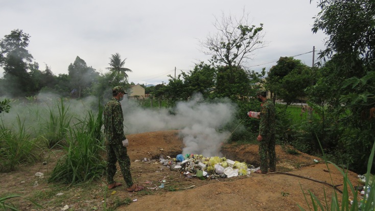 Đại đội trinh sát (Phòng Tham mưu Bộ CHQS Quảng Bình) nơi thực hiện nhiệm vụ cách ly y tế luôn thực hiện việc xử lý chất thải hàng ngày, không để rác tồn đọng. 