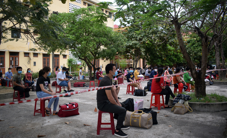 Các công dân đã hoàn thành cách ly y tế tại khu cách ly tập trung Trường đại học Quảng Bình 