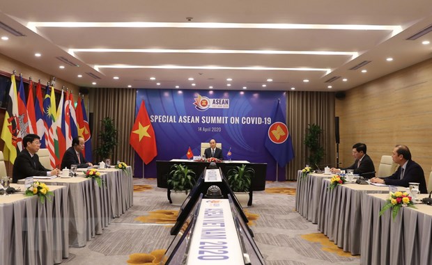 Thủ tướng Nguyễn Xuân Phúc, Chủ tịch ASEAN 2020, phát biểu khai mạc Hội nghị Cấp cao đặc biệt ASEAN về ứng phó dịch bệnh COVID-19. (Ảnh: Thống Nhất/TTXVN)