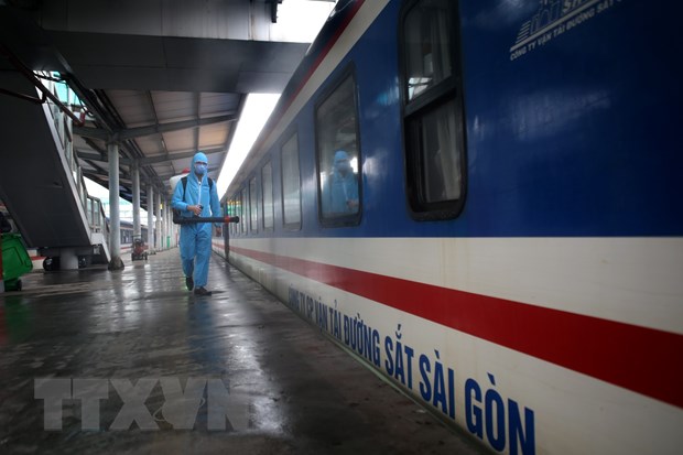 Tuyến đường sắt Hà Nội-Thành phố Hồ Chí Minh chỉ được khai thác tối đa 2 đôi tàu khách/ngày. (Ảnh: TTXVN)