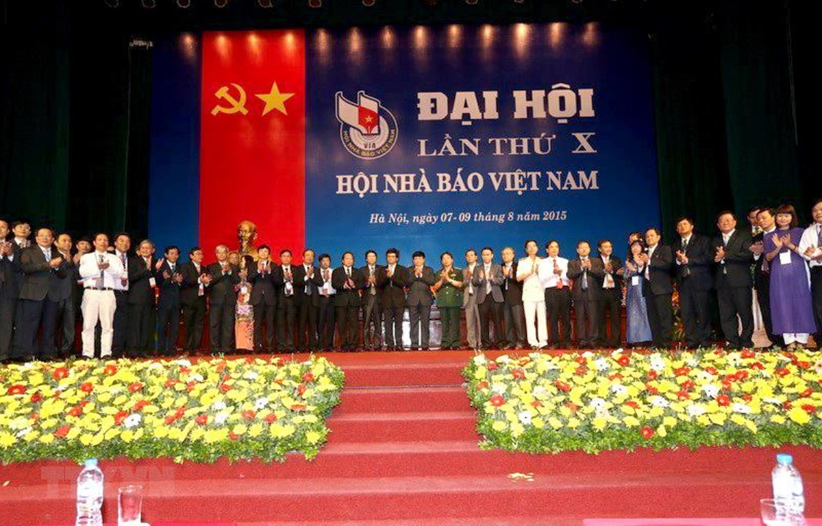  Ban Chấp hành Hội Nhà báo Việt Nam khoá X ra mắt Đại hội lần thứ X, nhiệm kỳ 2015-2020, tháng 8-2015. (Ảnh: Trí Dũng/TTXVN)