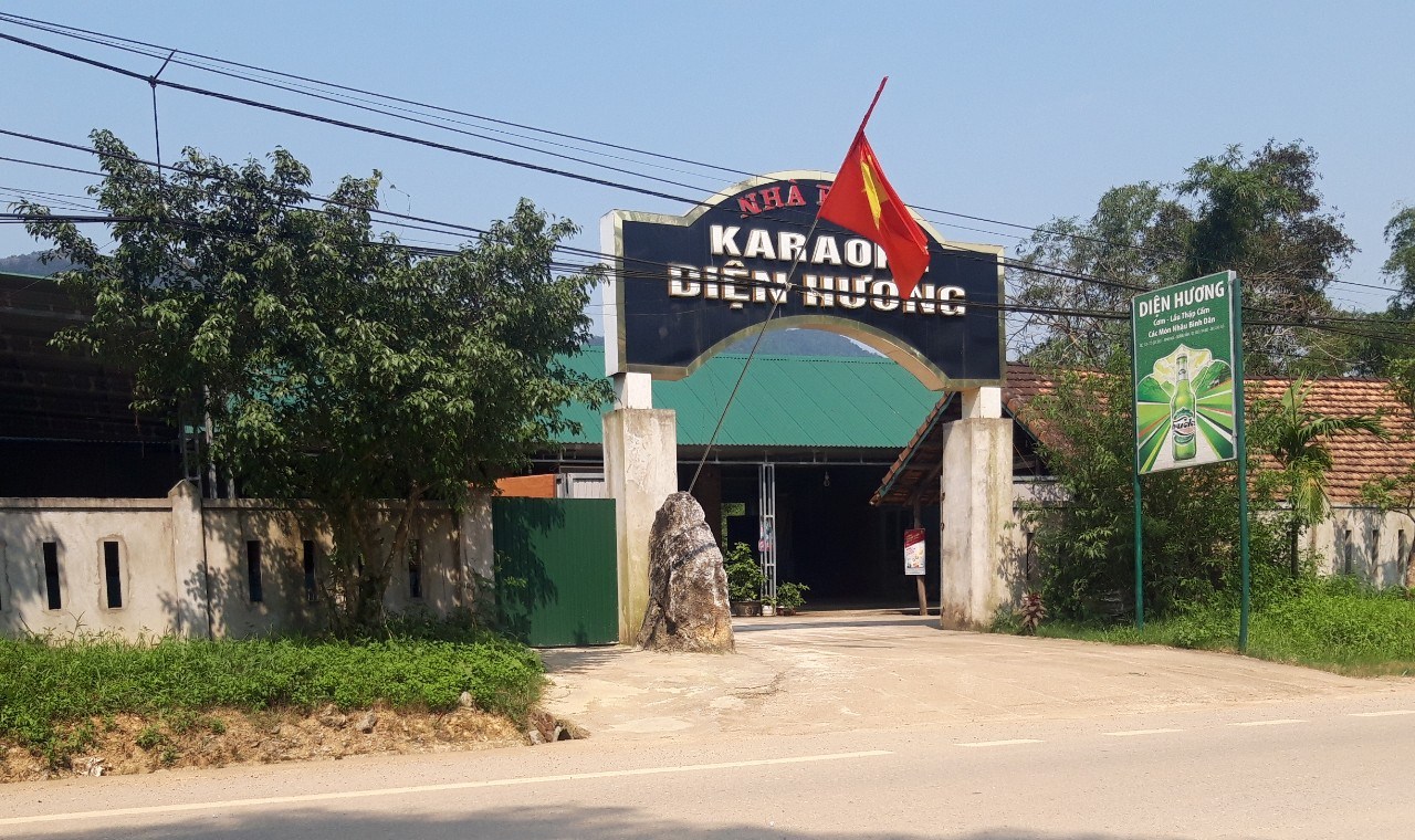Cơ sở kinh doanh karaoke của Công ty TNHH Thương mại và Dịch vụ Diện Hương (thị trấn Quy Đạt, huyện Minh Hóa) vừa bị Sở Văn hóa và Thể thao thu hồi giấy phép.
