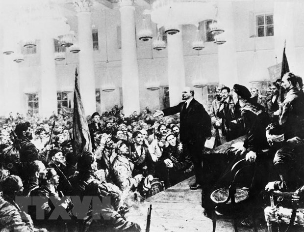Ngay trong đêm 7-11-1917, Đại hội các Xôviết được triệu tập, thành lập Chính quyền Xôviết do V.I.Lenin đứng đầu. (Ảnh: Tư liệu/TTXVN phát)