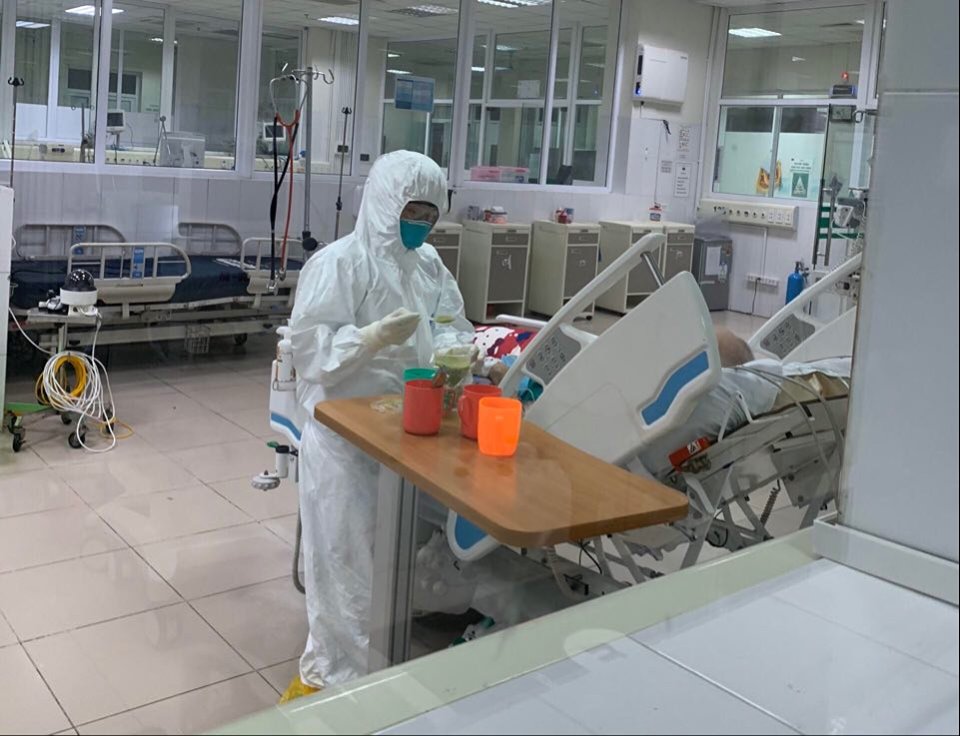   Điều trị cho bệnh nhân COVID-19 tại Bệnh viện Bệnh nhiệt đới Trung ương. Ảnh: BV.