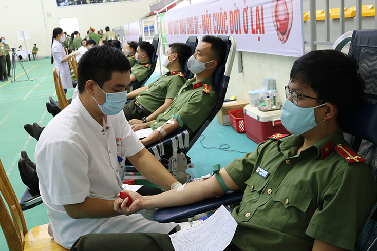 Hơn 500 cán bộ, chiến sĩ Công an tỉnh tham gia hiến máu tình nguyện, thu được 403 đơn vị máu