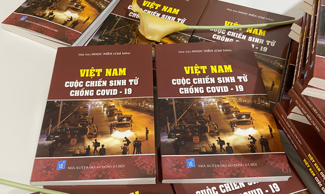   Cuốn sách “Việt Nam – Cuộc chiến sinh tử chống Covid-19”. Ảnh: Internet