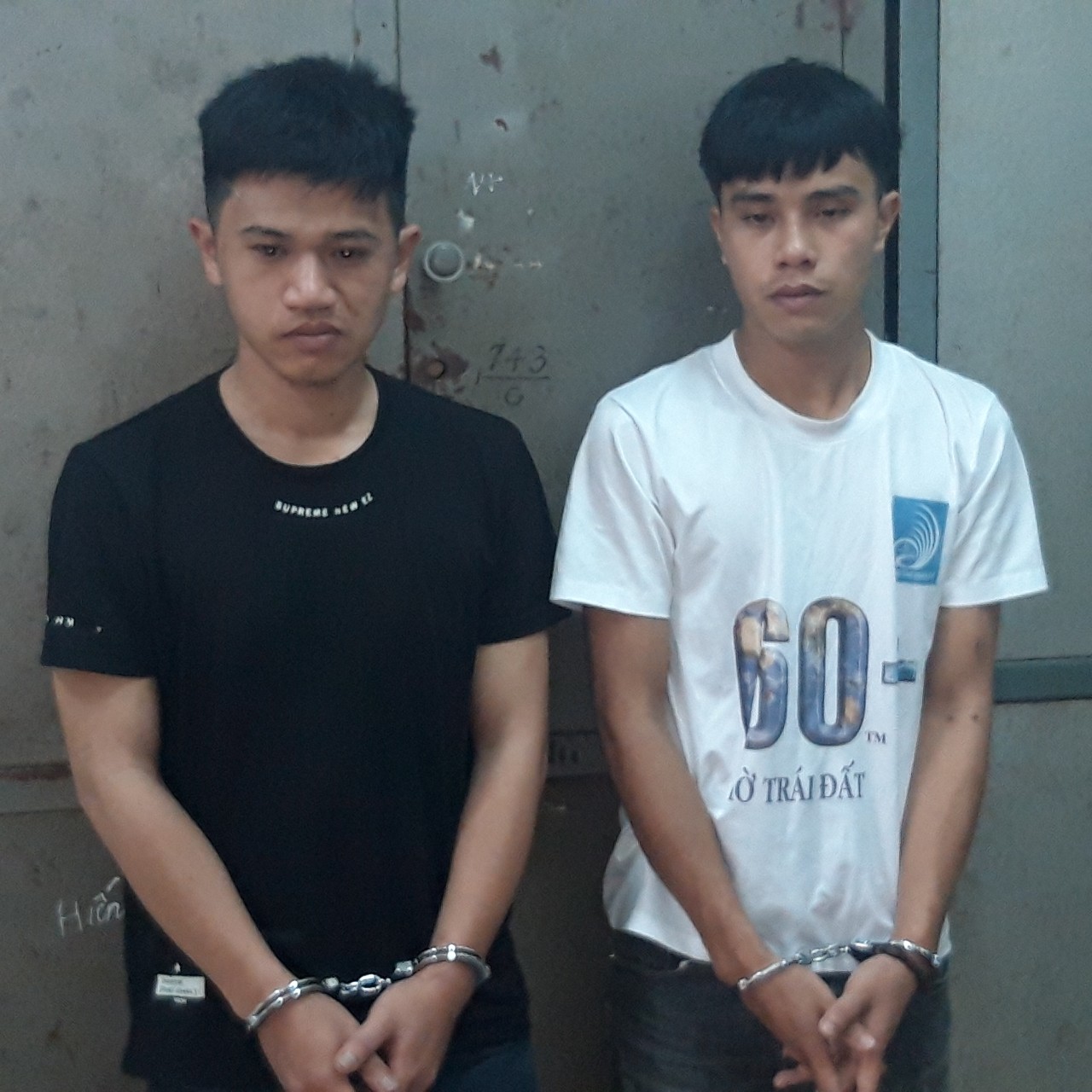 2 đối tượng Nguyễn Tiến Dũng và Đinh Khắc Hà bị Công an bắt quả tang vì tàng trữ trái phép chất ma túy.