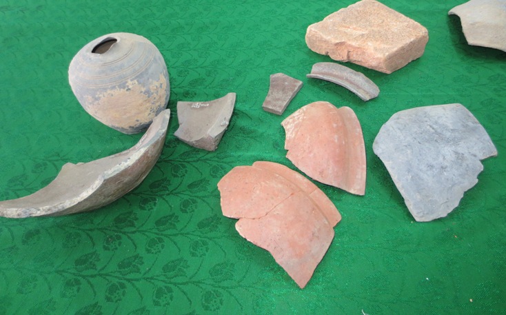  Hiện vật thu được khi khai quật khu lò gốm, sành Mỹ Cương (1997).