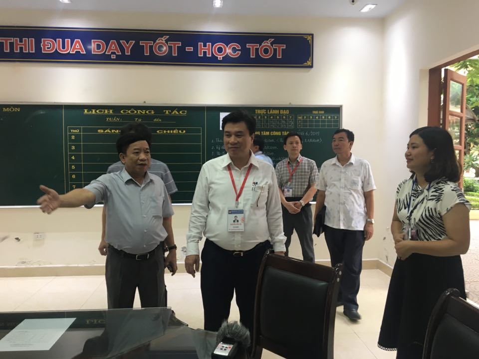  Lãnh đạo Bộ GD&ĐT đi kiểm tra tại Hải Phòng trước khi diễn ra kỳ thi THPT quốc gia 2019. Ảnh: Lê Vân. 