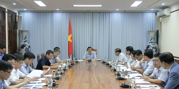  Đồng chí Nguyễn Xuân Quang, Phó Chủ tịch thường trực UBND tỉnh kết luận buổi làm việc.