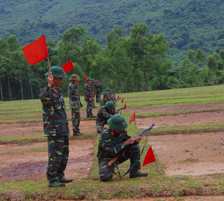 Huấn luyện sẵn sàng chiến đấu là nhiệm vụ thường xuyên, quan trọng của trung đoàn. 