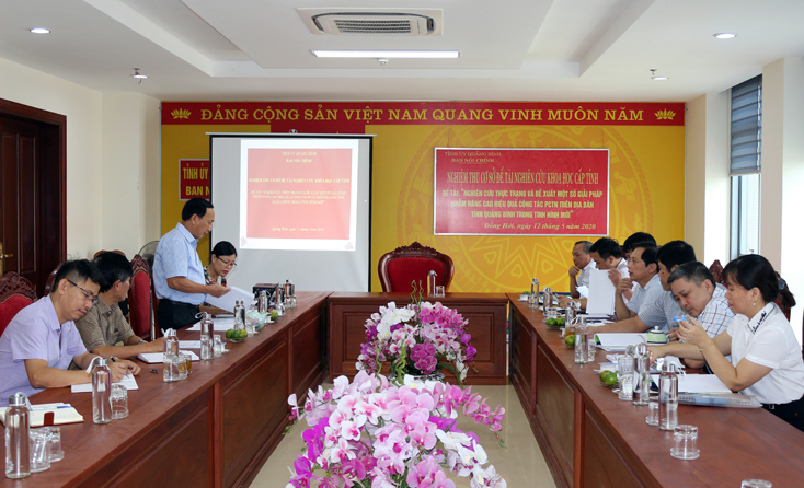 Đồng chí Trần Hải Châu, Trưởng Ban Nội chính Tỉnh ủy, chủ nhiệm đề tài phát biểu ý kiến tại buổi nghiệm thu cấp cơ sở.