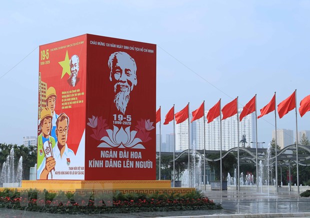 Ápphích chào mừng 130 năm Ngày sinh Chủ tịch Hồ Chí Minh vĩ đại tại Trung tâm Hội nghị Quốc gia Mỹ Đình. (Ảnh: Thống Nhất/TTXVN)