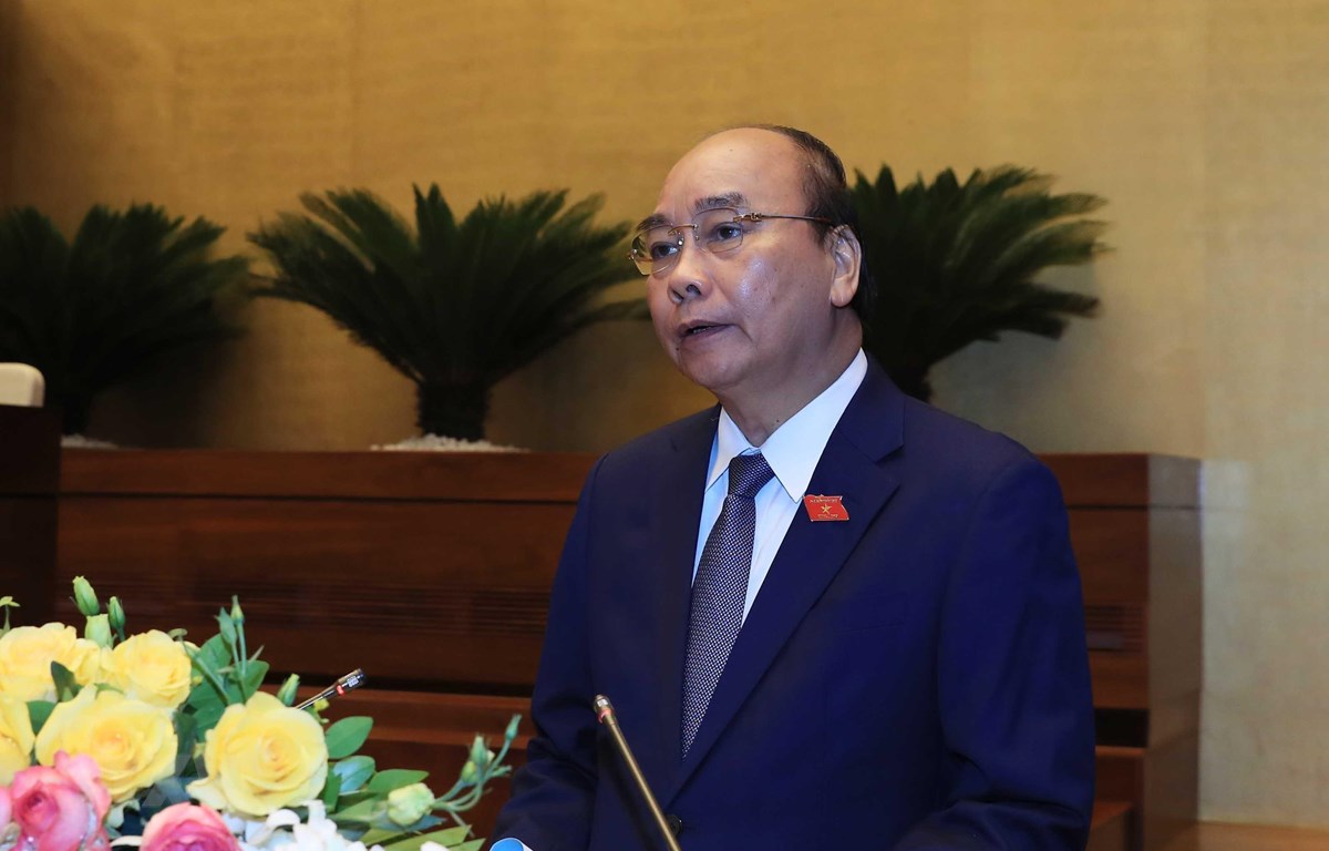 Thủ tướng Chính phủ Nguyễn Xuân Phúc trình bày Báo cáo về phòng, chống dịch Covid-19 và những nhiệm vụ, giải pháp trọng tâm phục hồi, phát triển kinh tế-xã hội. (Ảnh: Thống Nhất/TTXVN)