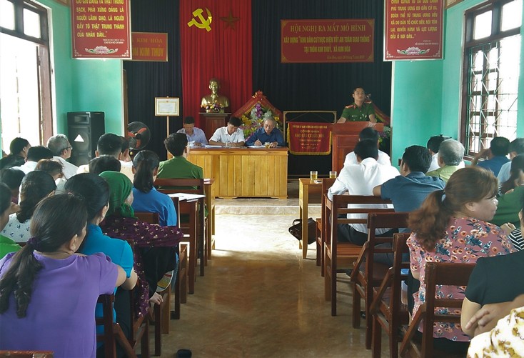  Ủy ban MTTQVN huyện Tuyên Hóa tổ chức ra mắt mô hình điểm “KDC thực hiện tốt ATGT” tại thôn Kim Thủy, xã Kim Hóa.