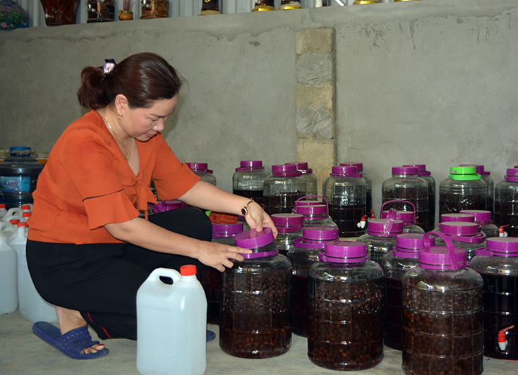Các sản phẩm từ sim của HTX Xuân Hưng được thị trường trong và ngoài tỉnh đón nhận. 
