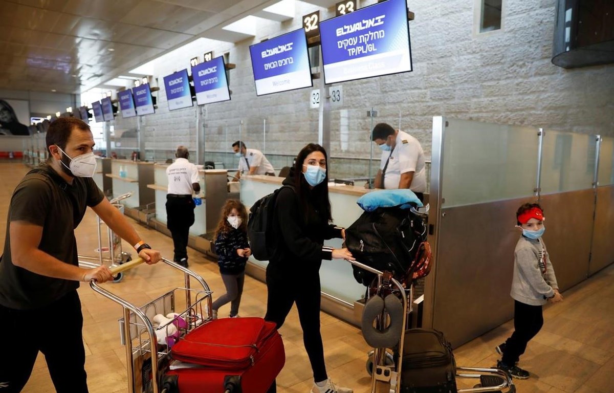Hành khách tại sân bay quốc tế Ben Gurion, Israel. (Nguồn: Reuters)