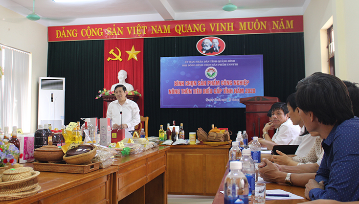 Đồng chí Nguyễn Xuân Quang, Ủy viên Ban Thường vụ Tỉnh ủy, Phó Chủ tịch Thường trực UBND tỉnh phát biểu kết luận tại cuộc họp.