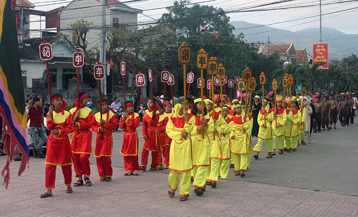 Trò chơi dân gian đánh cờ người-một nét đẹp văn hóa độc đáo của xã Cảnh Dương. 