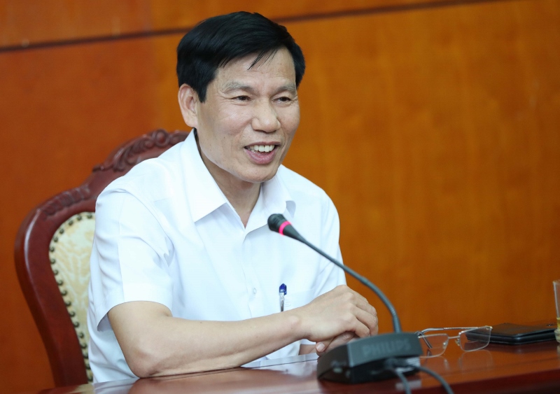  Bộ trưởng Bộ VH,TT&DL Nguyễn Ngọc Thiện mong muốn các đội tuyển hãy sẵn sàng ngay cho các phương án trở lại. Ảnh: Bộ VHTT&DL