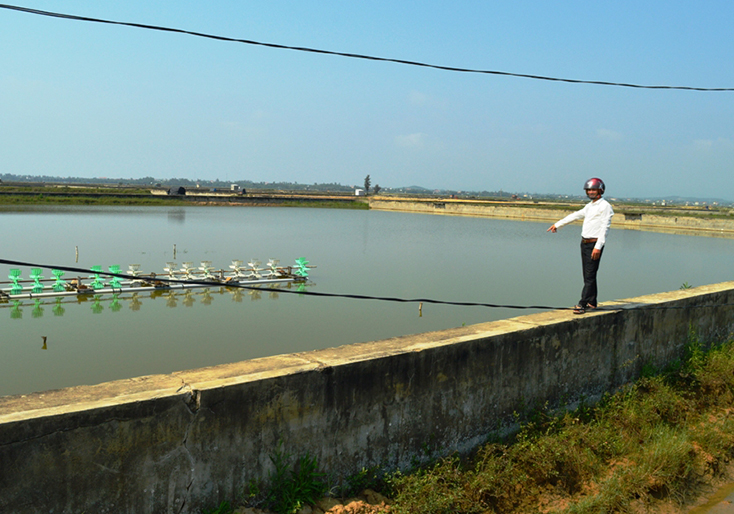 Nhiều hồ nuôi gặp khó trong việc thoát nước nên chưa phát huy được hiệu quả kinh tế trong nuôi trồng thủy sản. 