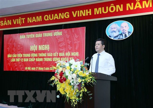 Ông Nguyễn Hồng Diên, Ủy viên Trung ương Đảng, Phó Trưởng Ban Tuyên giáo Trung ương thông báo kết quả Hội nghị lần thứ 12 Ban Chấp hành Trung ương Đảng Cộng sản Việt Nam khóa XII. (Ảnh: Phương Hoa/TTXVN)