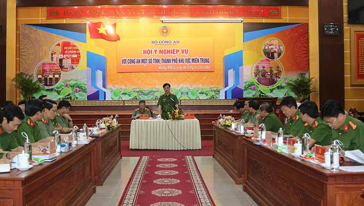 Thiếu tướng Nguyễn Duy Ngọc, Thứ trưởng Bộ Công an chủ trì hội nghị hội ý nghiệp vụ với một số tỉnh, thành miền trung chiều ngày 28-5-2020