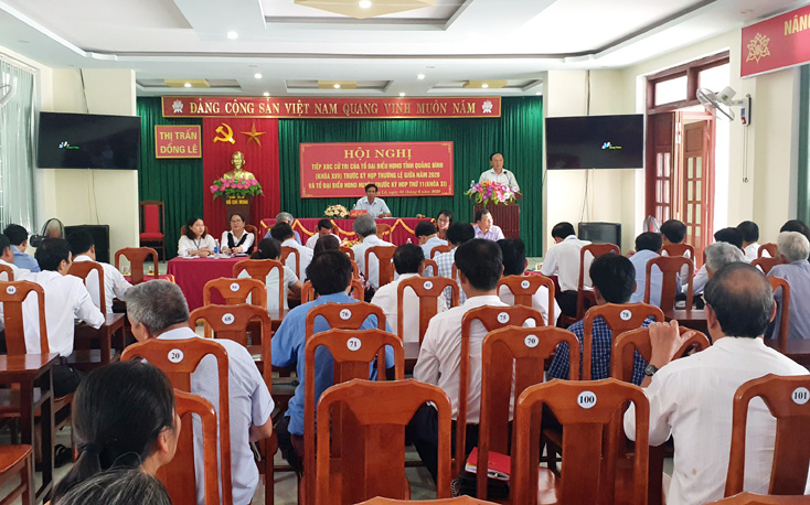 Ông Trần Hải Châu, Ủy viên Ban Thường vụ, Trưởng ban Nội chính Tỉnh ủy trả lời ý kiến của cử tri.  