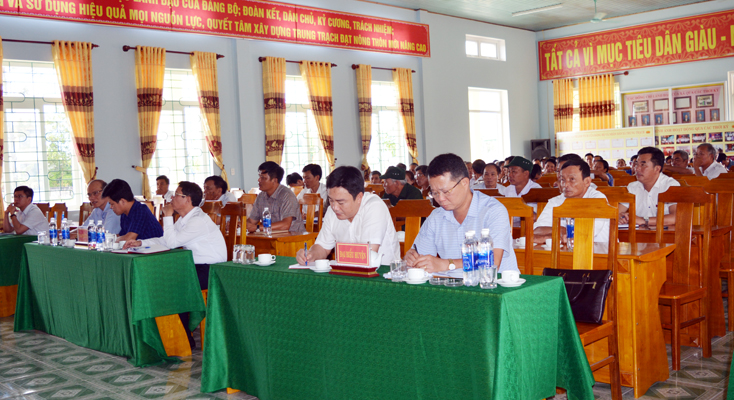 Các đại biểu và cử tri huyện Bố Trạch tham dự buổi TXCT.