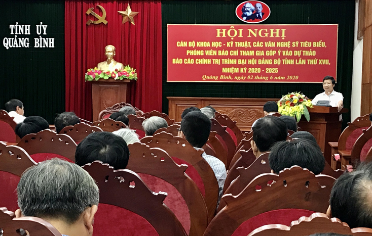 Đồng chí Trưởng ban Tuyên giáo Tỉnh ủy Cao Văn Định phát biểu chỉ đạo hội nghị