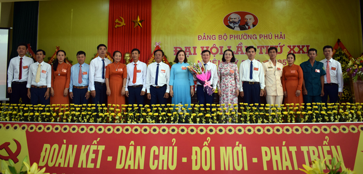 BCH Đảng bộ phường Phú Hải khóa XXI, nhiệm kỳ 2020-2025 ra mắt nhận nhiệm vụ  