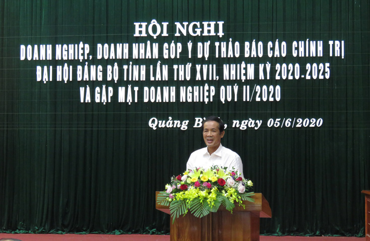 Đồng chí chủ tịch UBND tỉnh Trần Công Thuật phát biểu kết thúc hội nghị