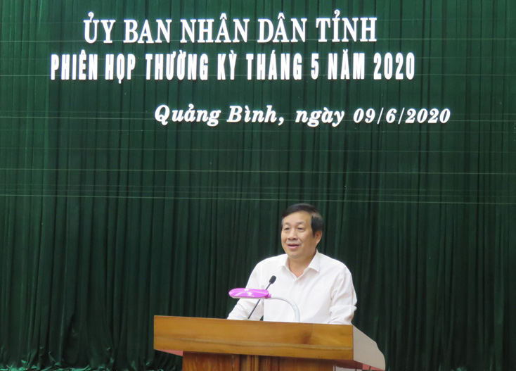 Đồng chí Phó Chủ tịch Thường trực UBND tỉnh Nguyễn Xuân Quang phát biểu kết luận phiên họp