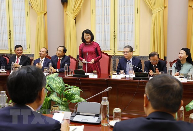  Phó Chủ tịch Đặng Thị Ngọc Thịnh phát biểu, giao nhiệm vụ cho các Đại sứ trước khi lên đường. (Ảnh: Lâm Khánh/TTXVN)