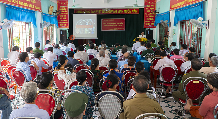 Hội nghị tuyên truyền phòng, chống ma túy cho ngư dân tại trụ sở UBND xã Cảnh Dương