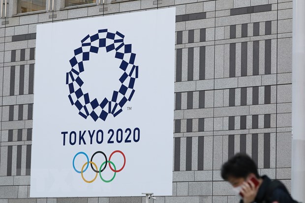 Biểu tượng Olympic Tokyo 2020 tại Tokyo, Nhật Bản, ngày 25-3-2020. (Nguồn: THX/ TTXVN)