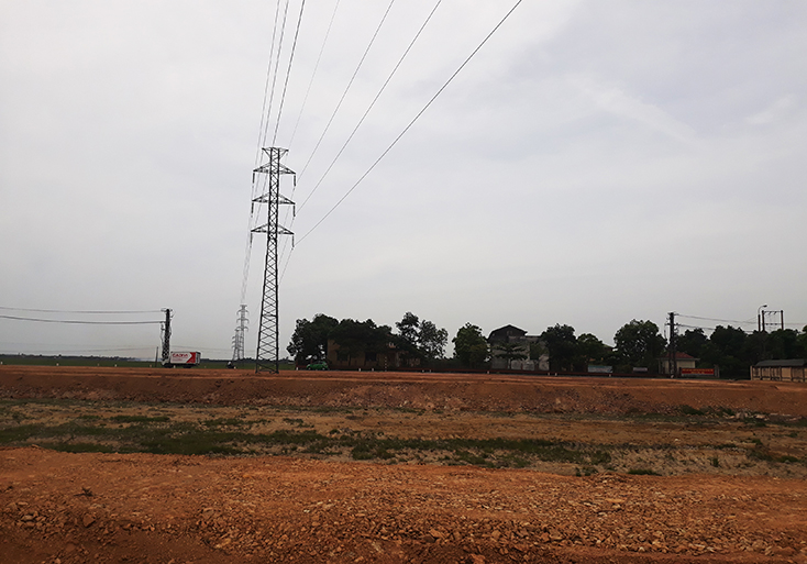 Tuyến đường dây 110kV đi qua phía trên dự án phát triển quỹ đất tại xã Mai Thủy (huyện Lệ Thủy)