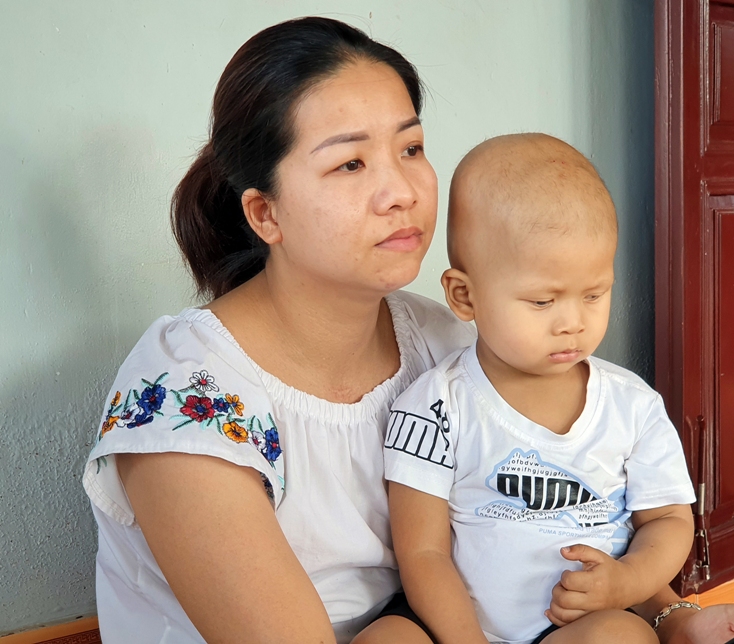 Hoàn cảnh đáng thương của cháu Nguyễn Nhật Minh đang rất cần được cộng đồng, các nhà hảo tâm, bạn đọc giúp đỡ. 
