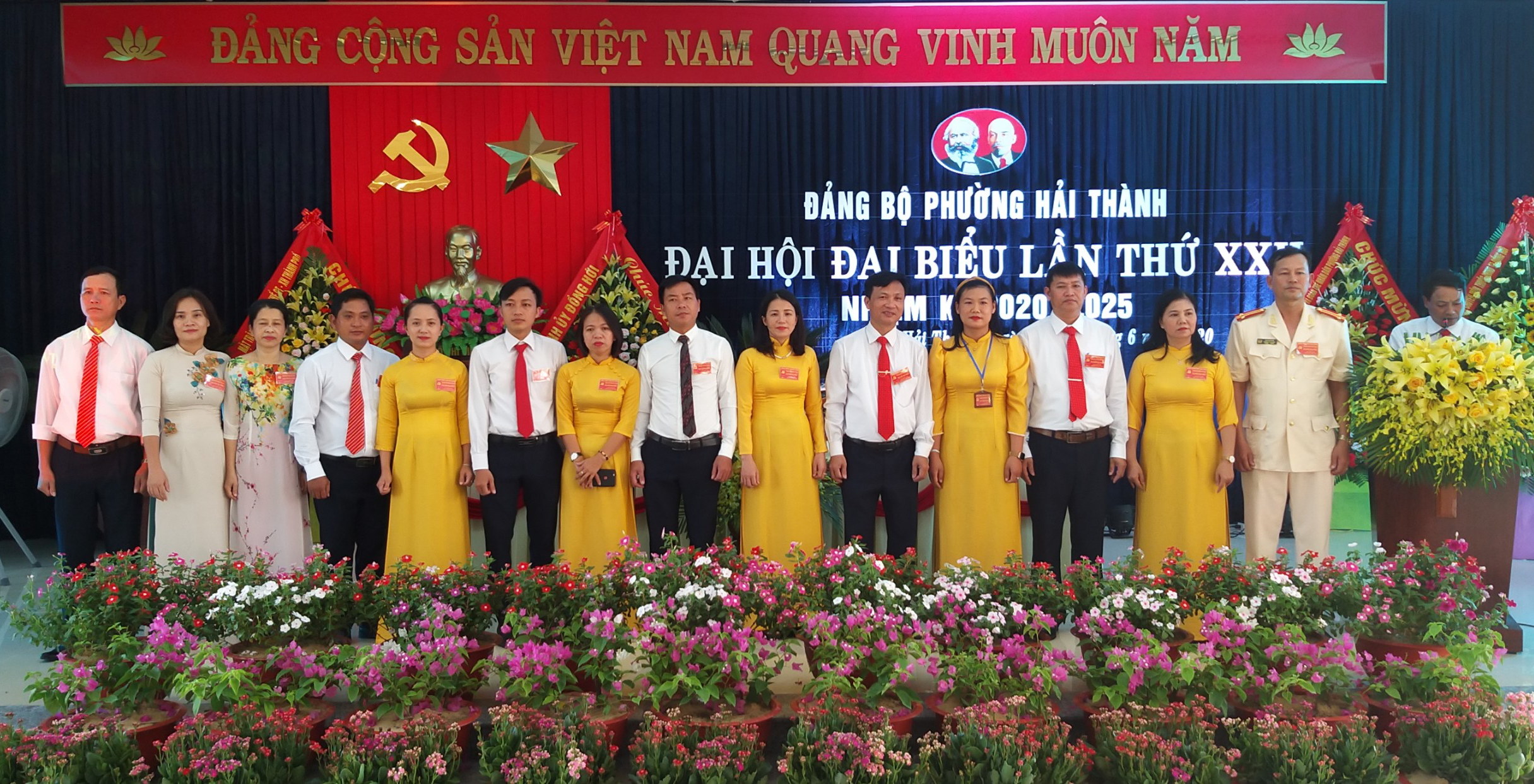 Ban chấp hành Đảng bộ phường Hải Thành nhiệm kỳ 2020-2025 ra mắt đại hội