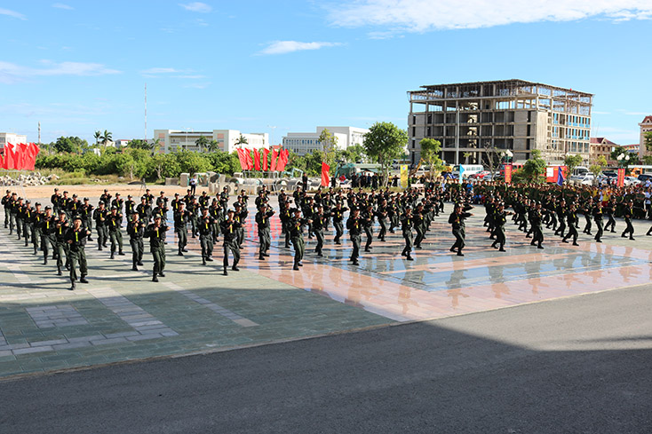Lực lượng cảnh sát cơ động biểu diễn võ thuật tại lễ khai mạc