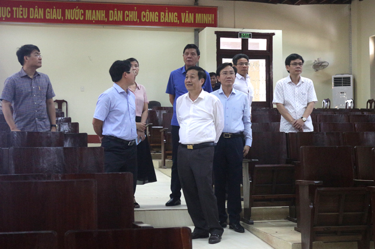 và kiểm tra công tác chuẩn bị tại Trung tâm Văn hóa huyện Quảng Ninh.