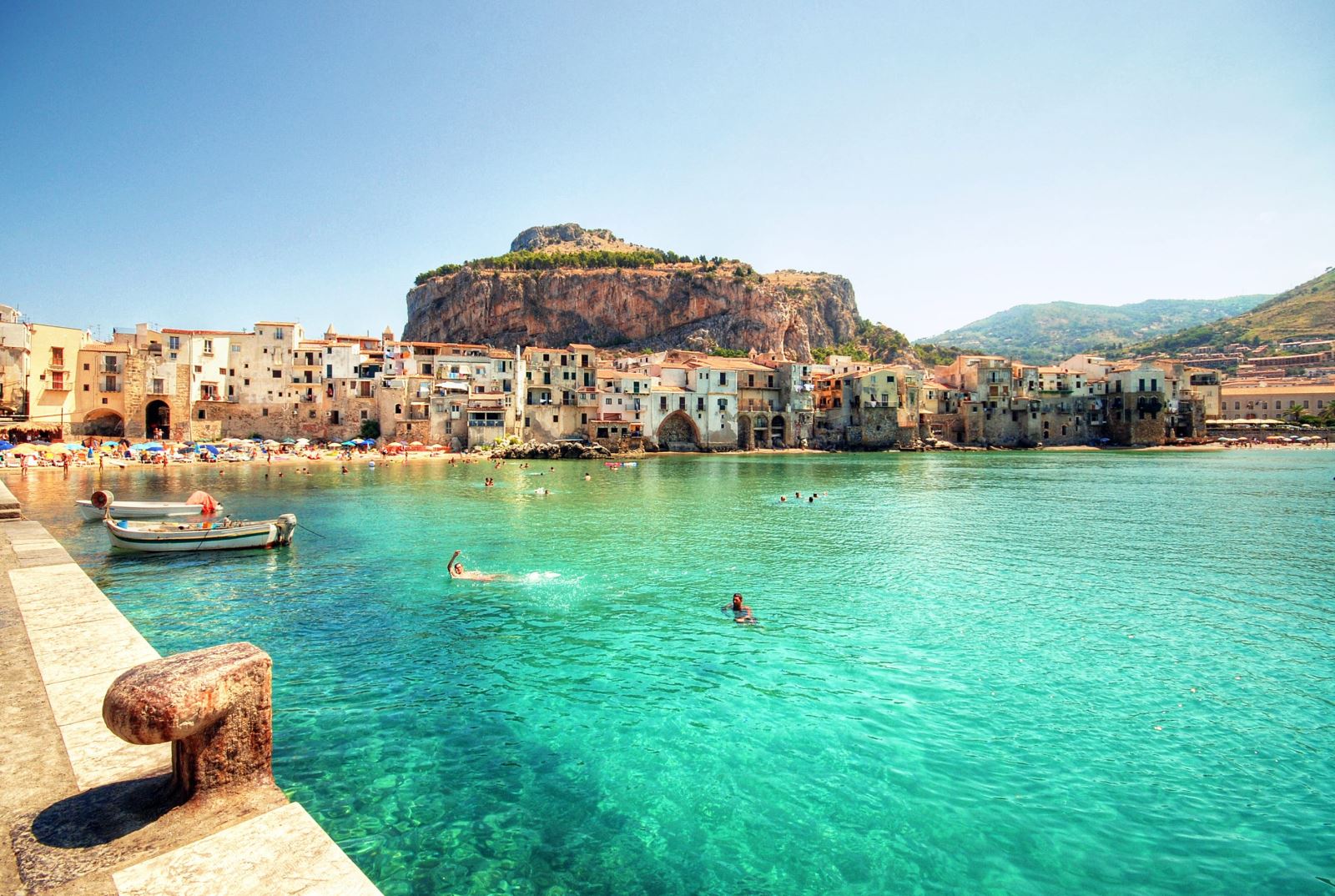  Dòng nước xanh mướt tại đảo Silicy (Italy). Ảnh: Lonely Planet