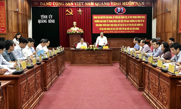 Đồng chí Bí thư Tỉnh ủy Hoàng Đăng Quang phát biểu tiếp thu ý kiến chỉ đạo của đoàn công tác Trung ương