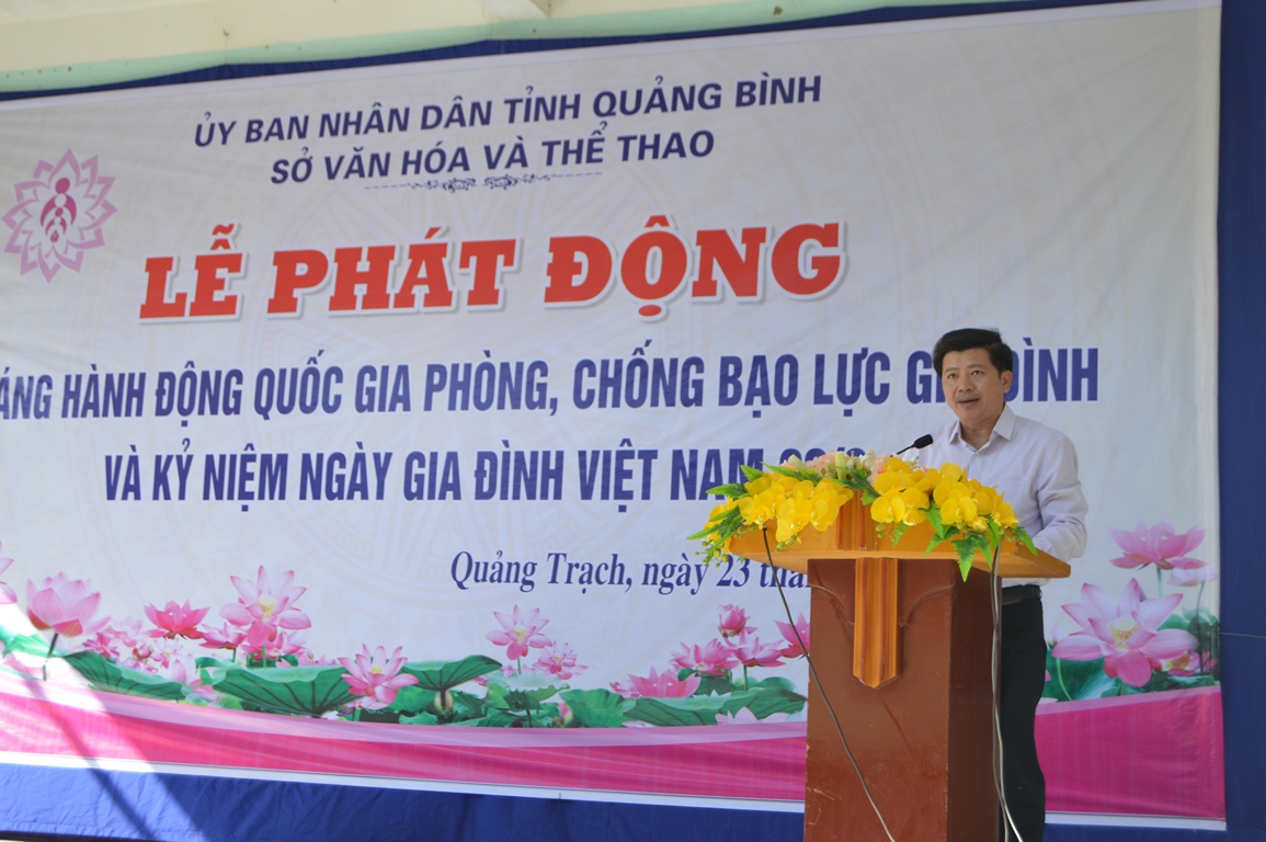 : Đồng chí Trần Vũ Khiêm, Giám đốc Sở VH-TT phát động “Tháng hành động quốc gia về phòng, chống BLGĐ” năm 2020. 