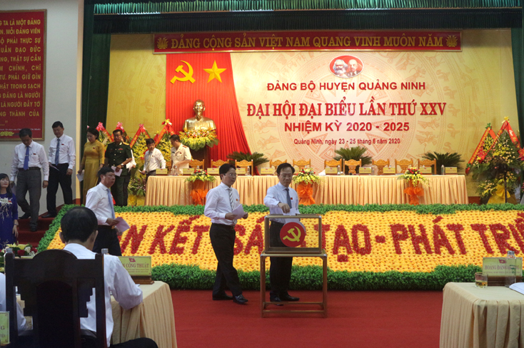Đại hội tiến hành bầu của Ban chấp hành Đảng bộ huyện Quảng Ninh lần thứ XXV, nhiệm kỳ 2020-2025.