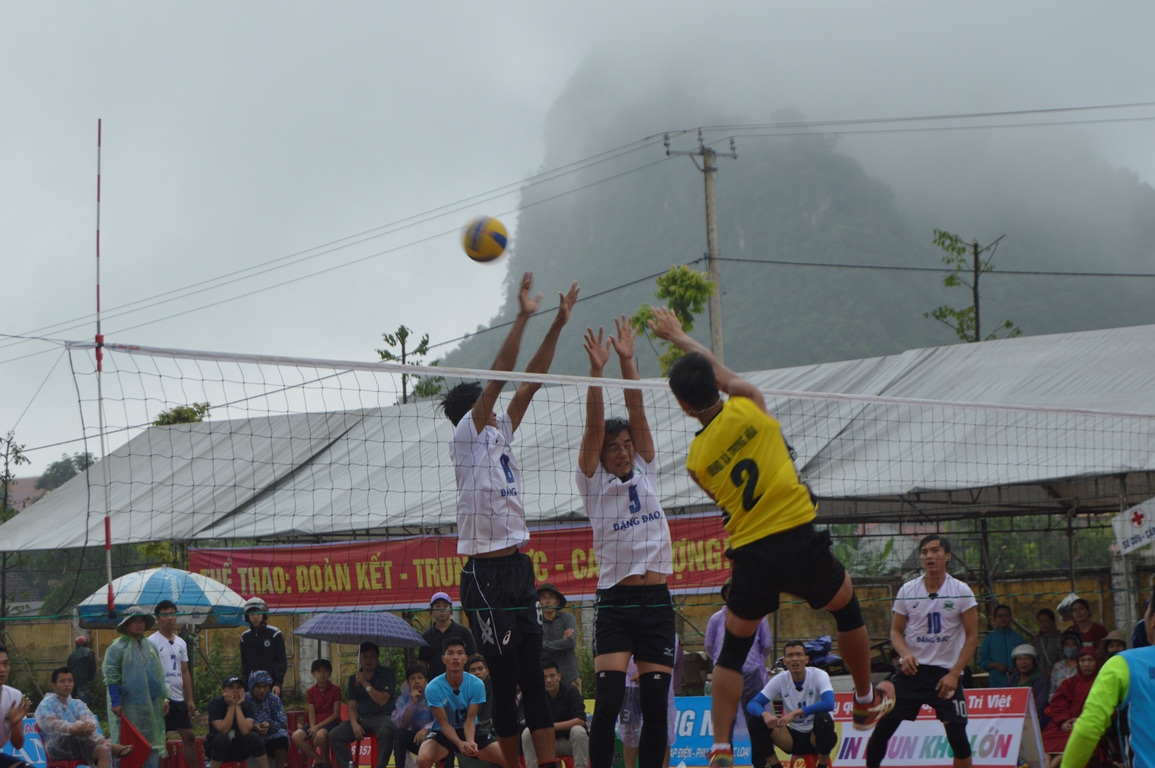 Kỷ niệm 30 năm Ngày tái lập, huyện Minh Hóa sẽ tổ chức giải bóng chuyền chào mừng, dự kiến sẽ thu hút đông đảo nhân dân và du khách đến xem, cổ vũ.